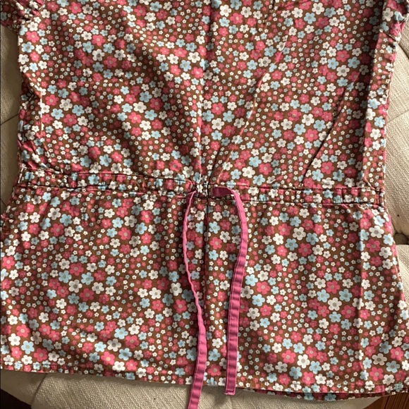 Scrub 5 tops bundle - Picture 6 of 12